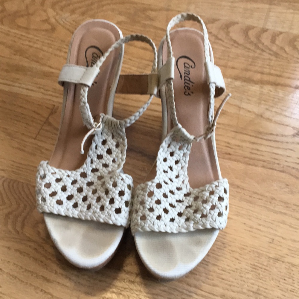 White Wedges
